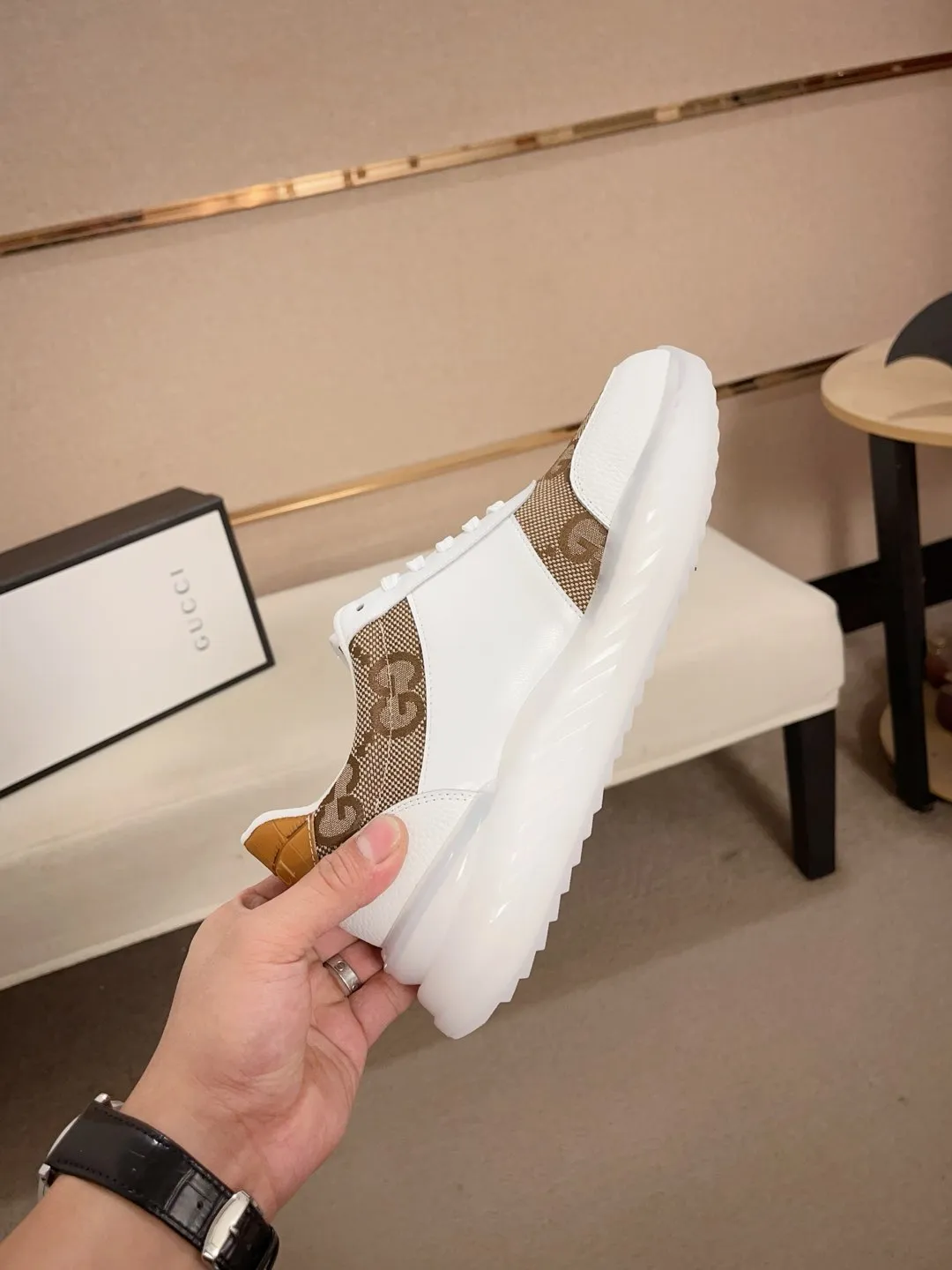 Men's men's shoes💰 462💰🇮🇹🇮🇹GUCCI🔍🔍new models are on sale at the same time at the counter. The uppers🇮🇹 are made of top-grain cowhide imported from Italy. Fully imported genuine leather lining 💪💪, completely 1⃣️ to 1⃣️ replica 🇮🇹💪💪, ⚠ sole: original sole provided by the original factory, exclusive movable molded sole super comfortable, ⚠ original factory follow-up, 🔍🔍 high quality, you can go in and out of the counter at will, welcome to compare⚠. Code number:38-44